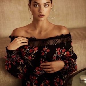 NBD NWT Dylan Floral Off The Shoulder Blouse